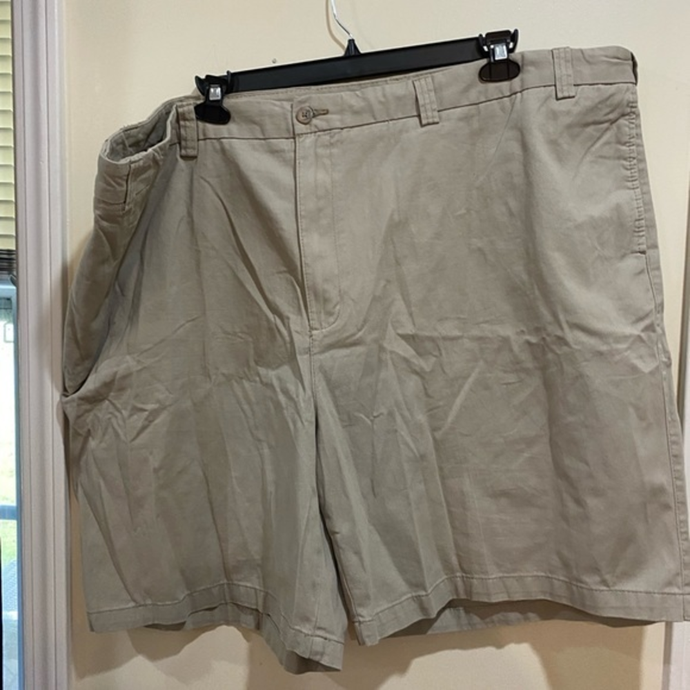 HB Khaki Men’s Shorts… Size:‎ 54 Regular…EUC